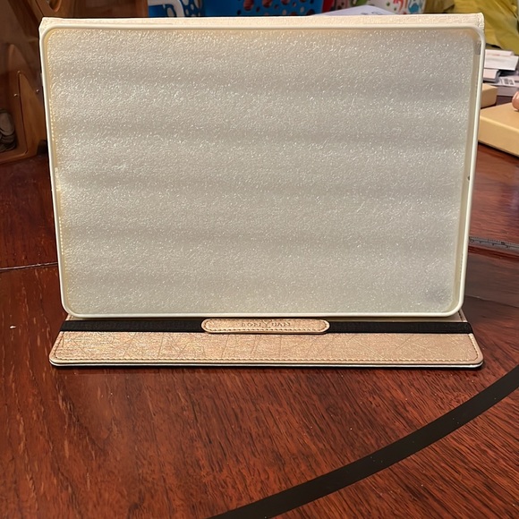 iPad case - Picture 2 of 10